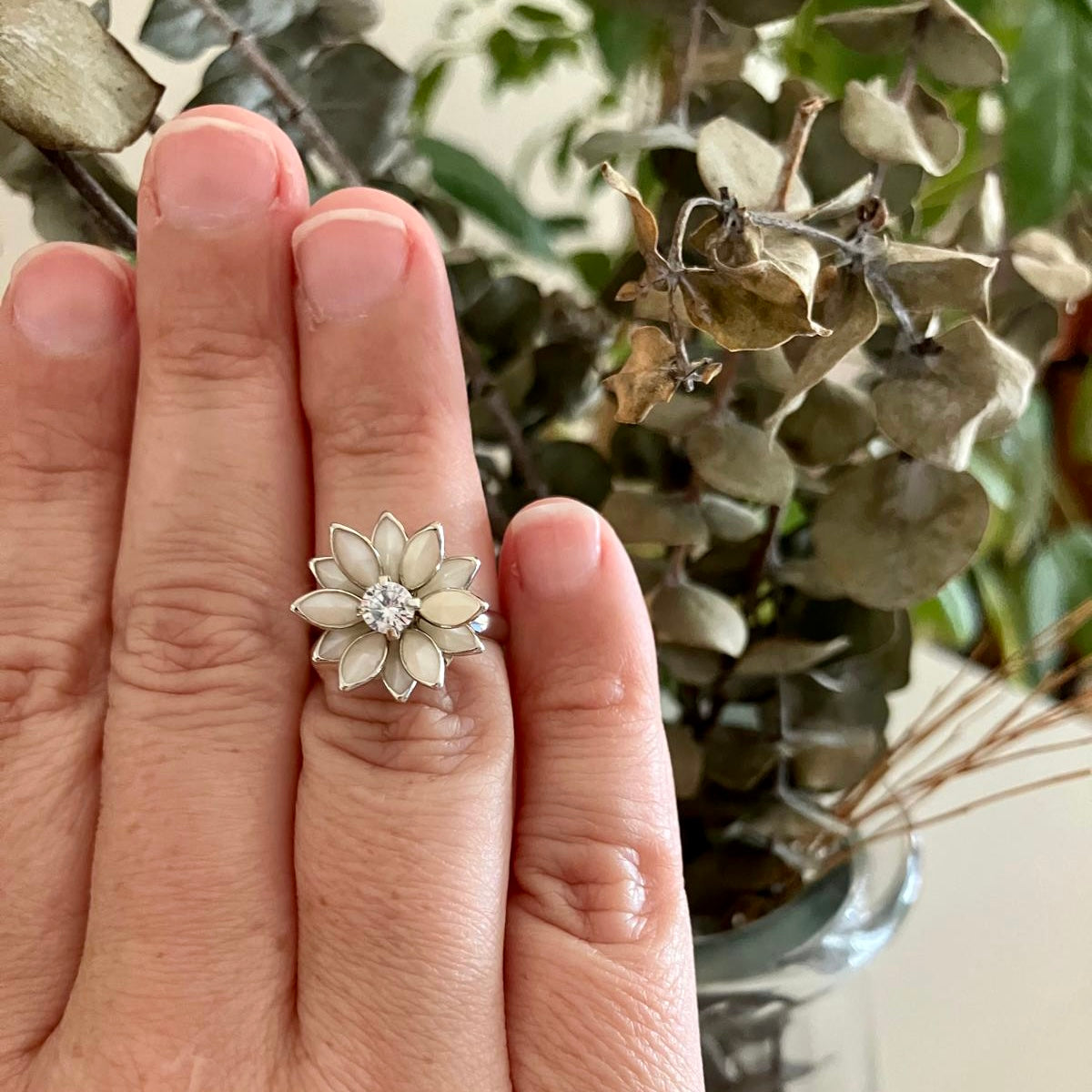 DAISY FLOWER PEARL RING WHITE RHODIUM PLATED