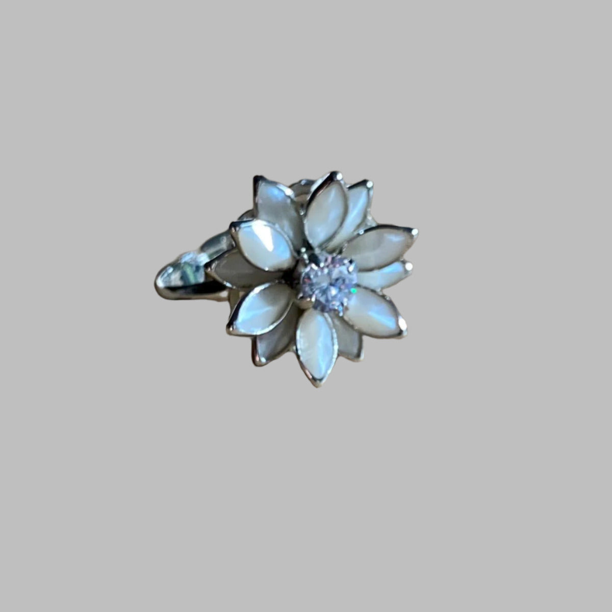 DAISY FLOWER PEARL RING WHITE RHODIUM PLATED