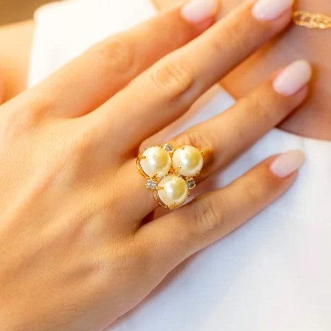 TRIANGULAR ZIRCONIA PEARLS RING GOLD PLATED