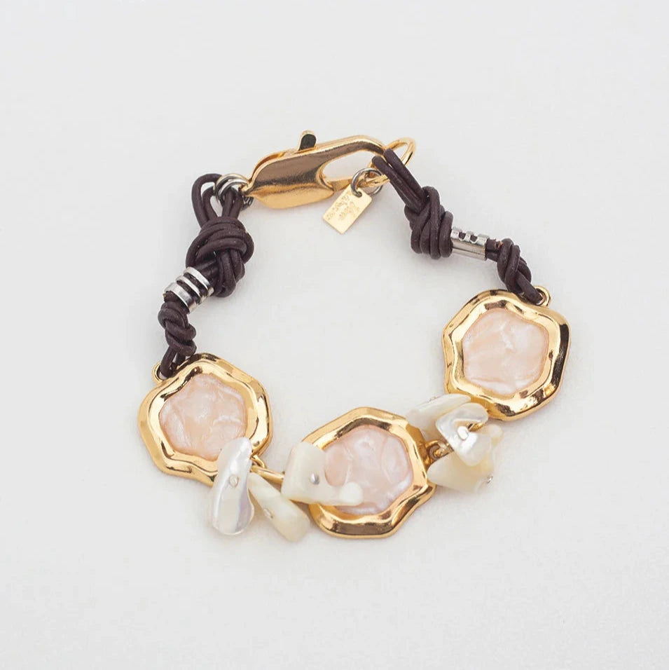 BOHOCHIC BRACELET WITH SHELL CHIPS AND MOTHER-OF-PEARL GOLD PLATED