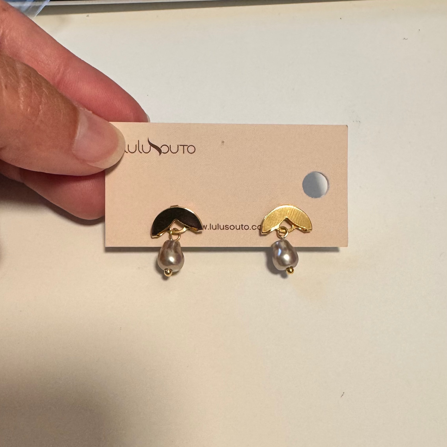 Scale-Patterned Pearl Earring