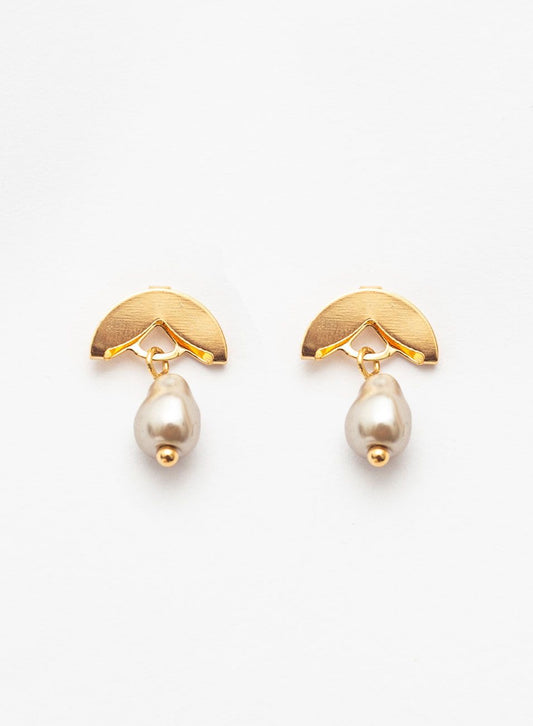 Scale-Patterned Pearl Earring