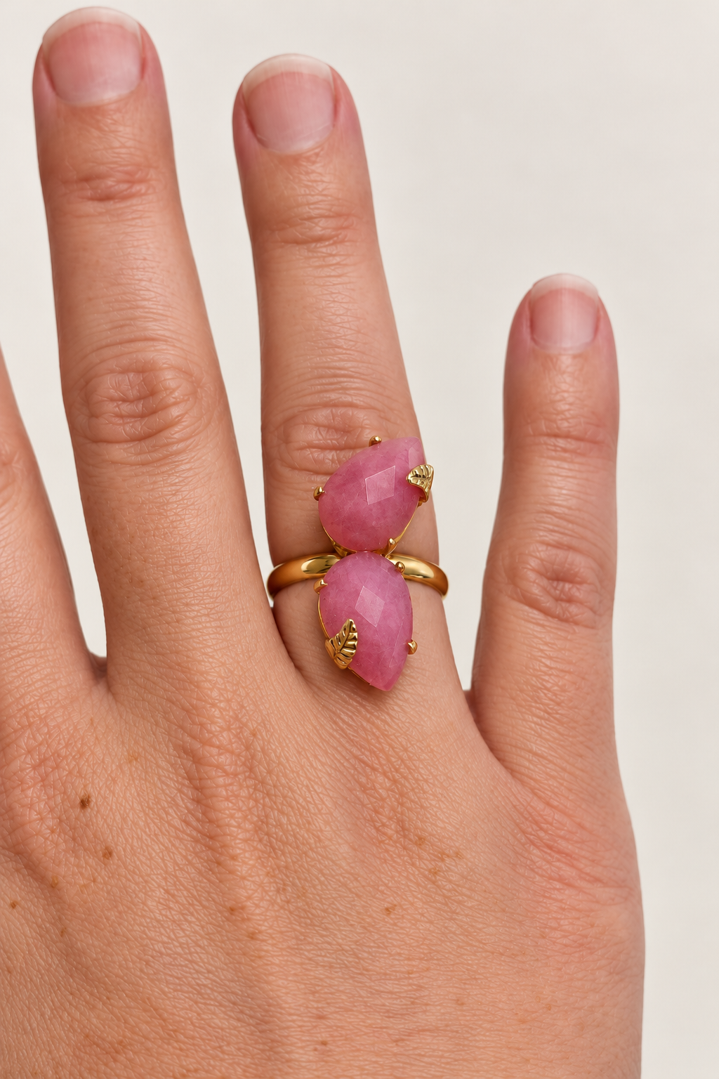 Pink crystal with leaves ring