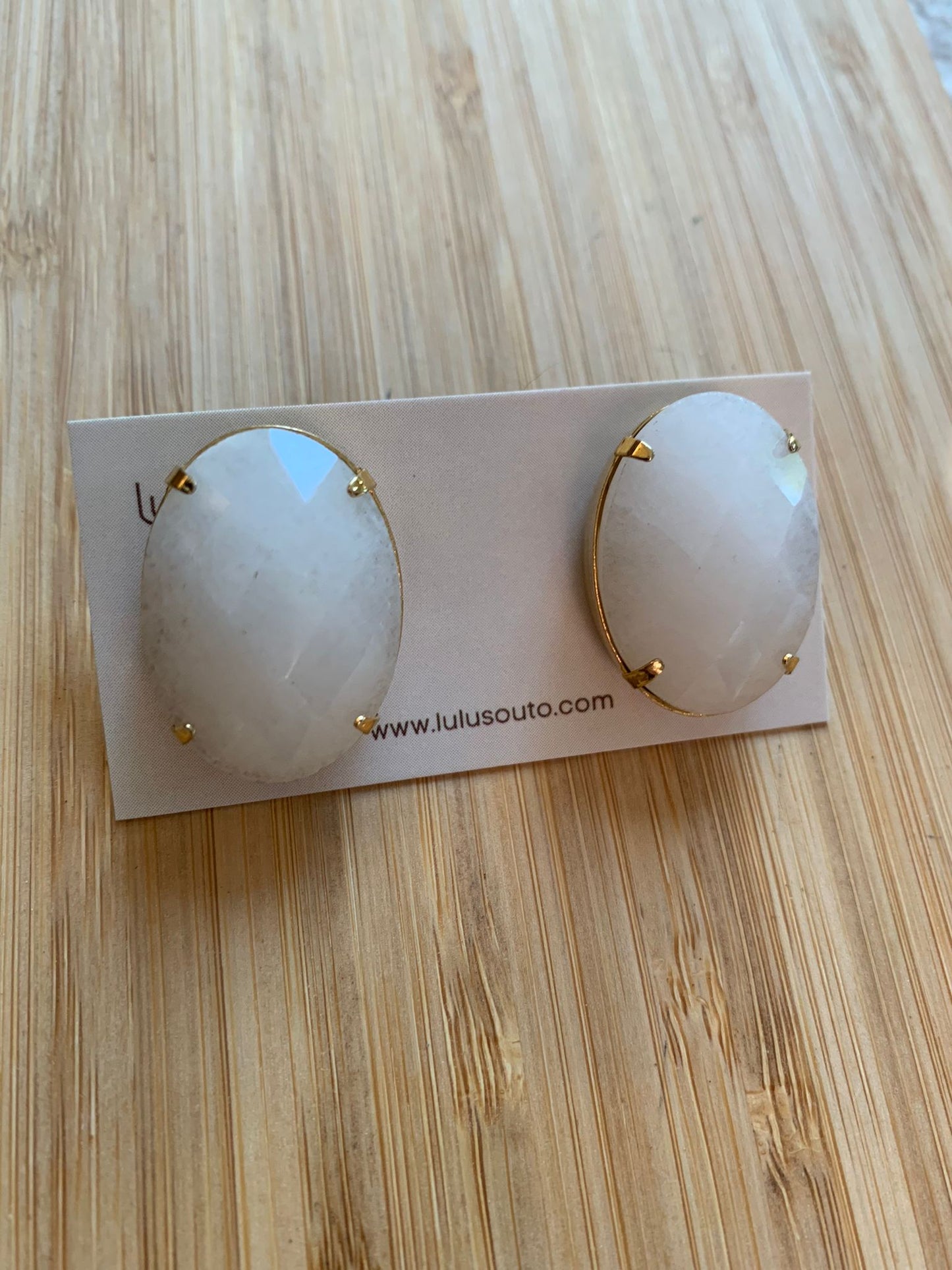 OVAL MILK WHITE EARRINGS GOLD PLATING