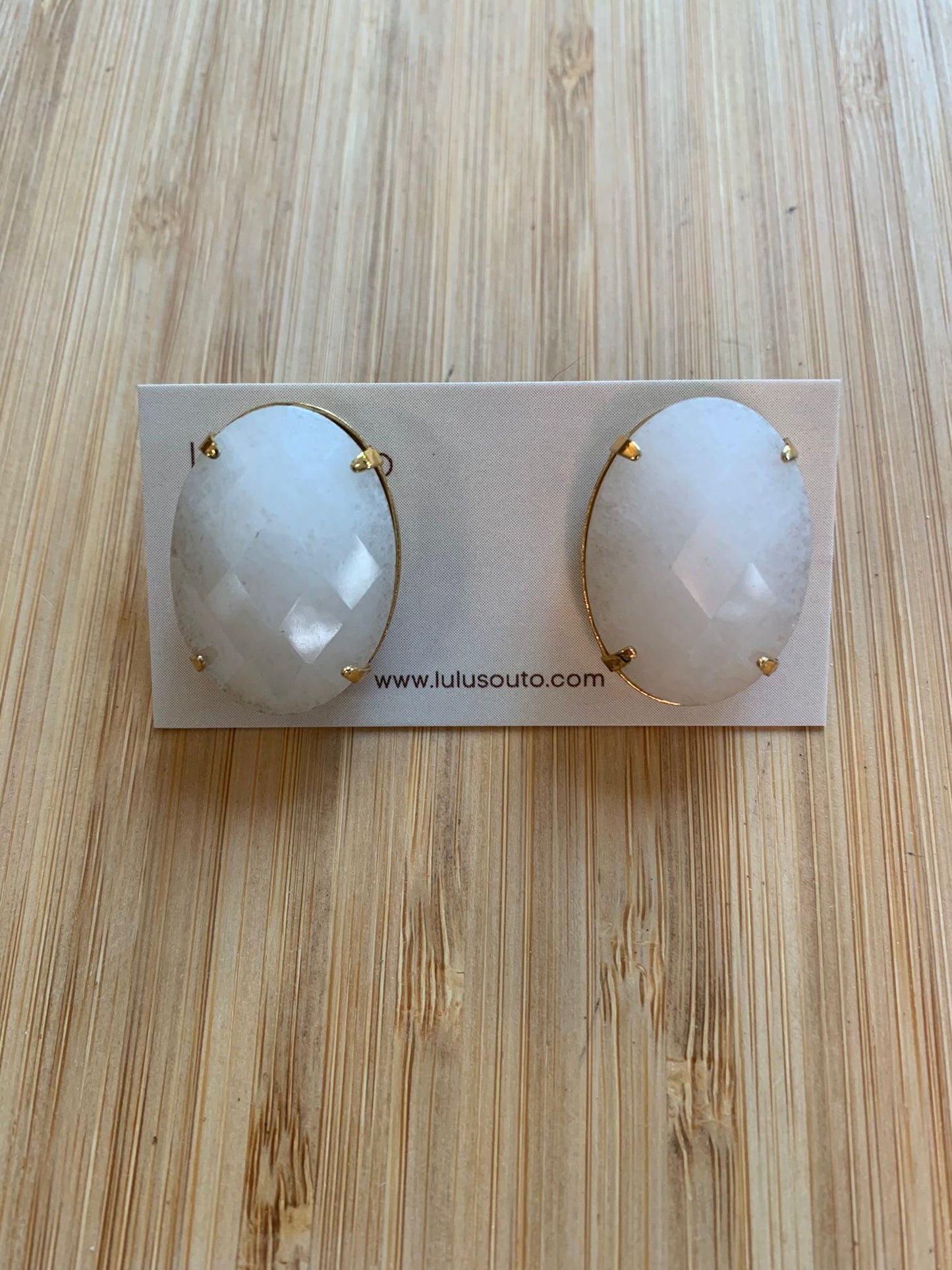 OVAL MILK WHITE EARRINGS GOLD PLATING