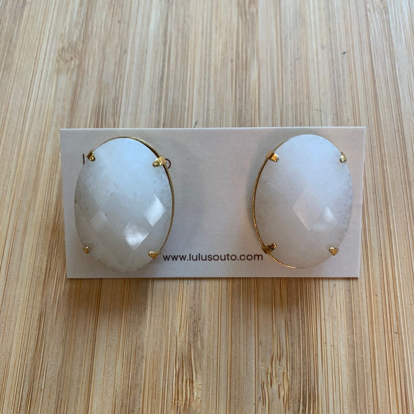 OVAL MILK WHITE EARRINGS GOLD PLATING