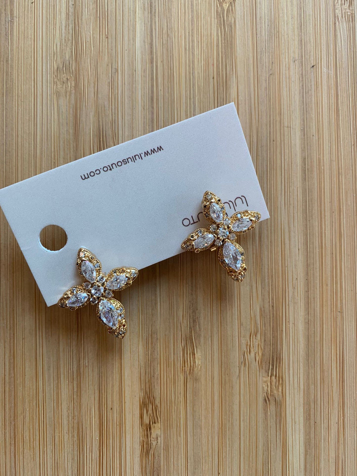 ANA CLIP-ON CROSS EARRINGS GOLD PLATING