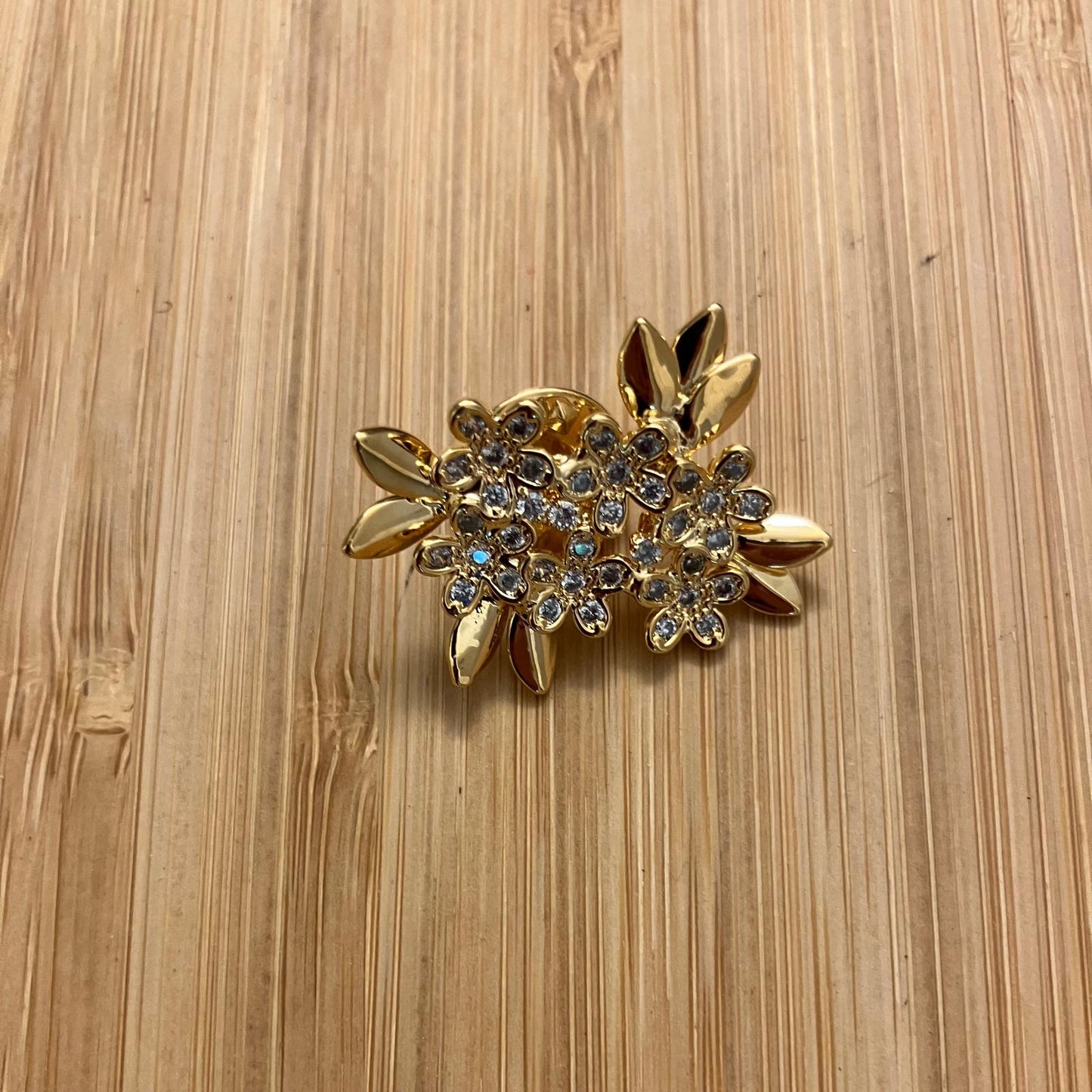 BROOCH FLOWERS ROYALTY ANA GOLD PLATING