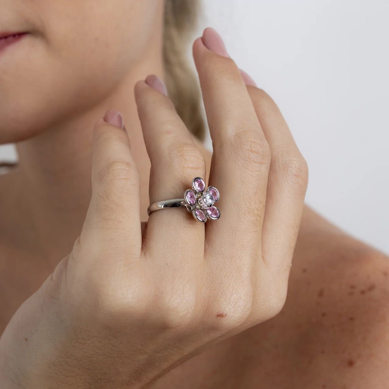 FLOWER RING PINK CRYSTALS WHITE RHODIUM PLATING