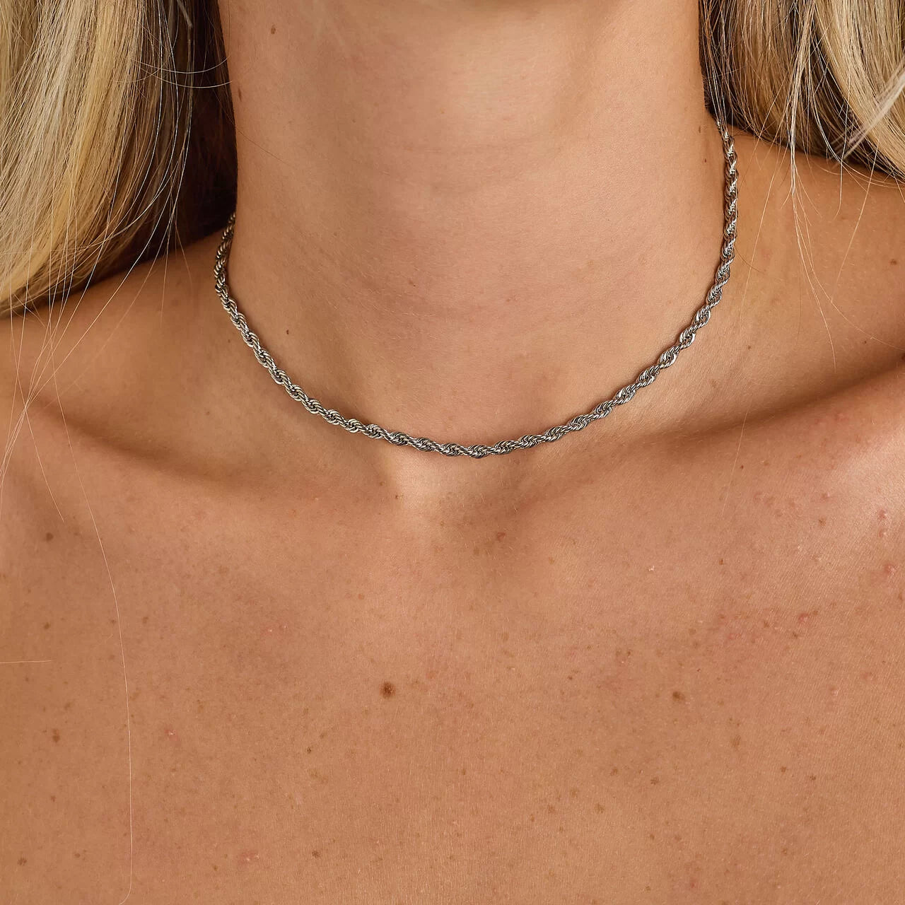 THICK TWISTED CHAIN CHOKER WHITE RHODIUM PLATING