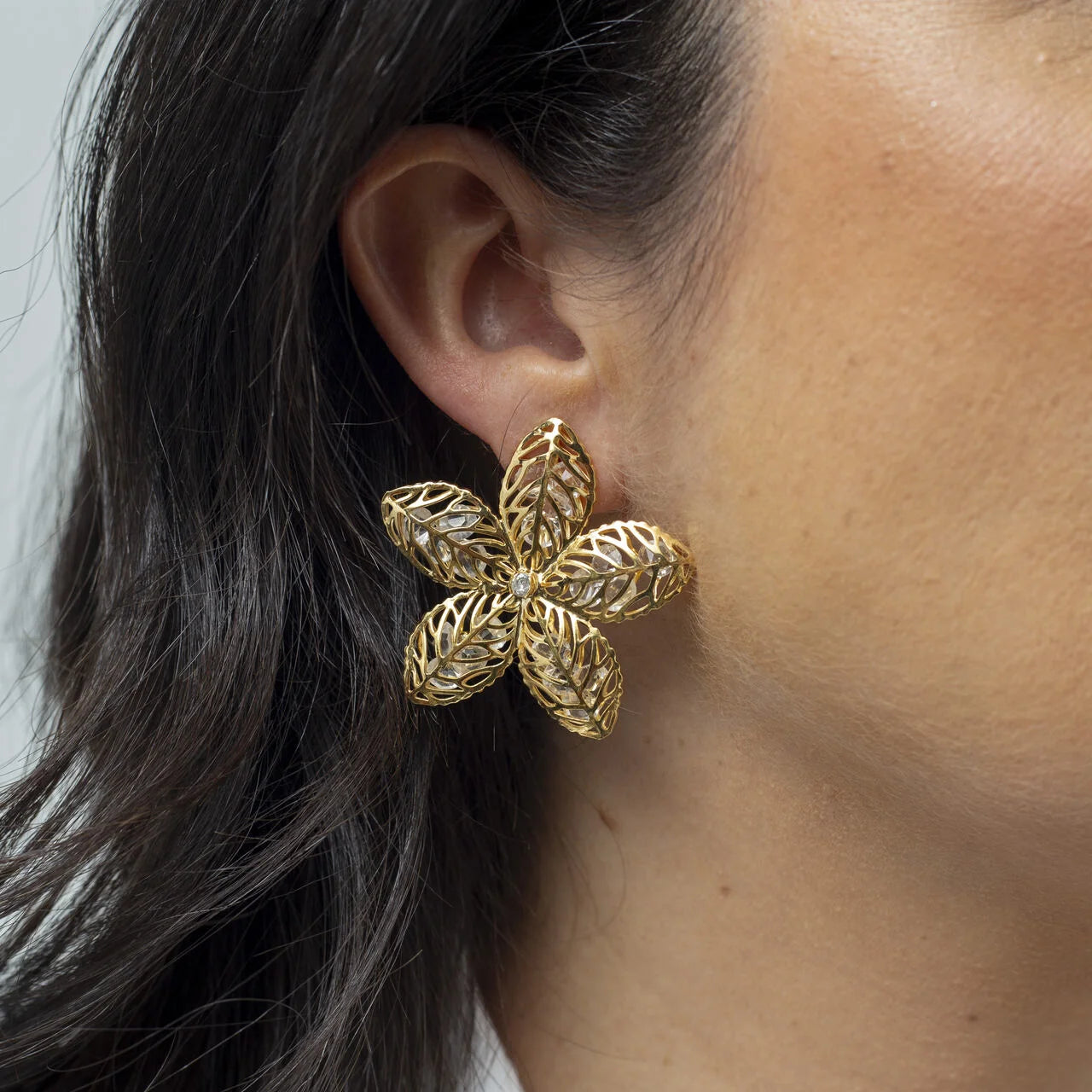 BUTTON EARRINGS WITH LEAVES AND CRYSTAL GOLD PLATED