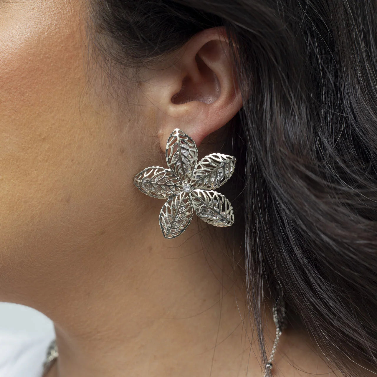 BUTTON EARRINGS WITH LEAVES AND CRYSTAL RHODIUM PLATED