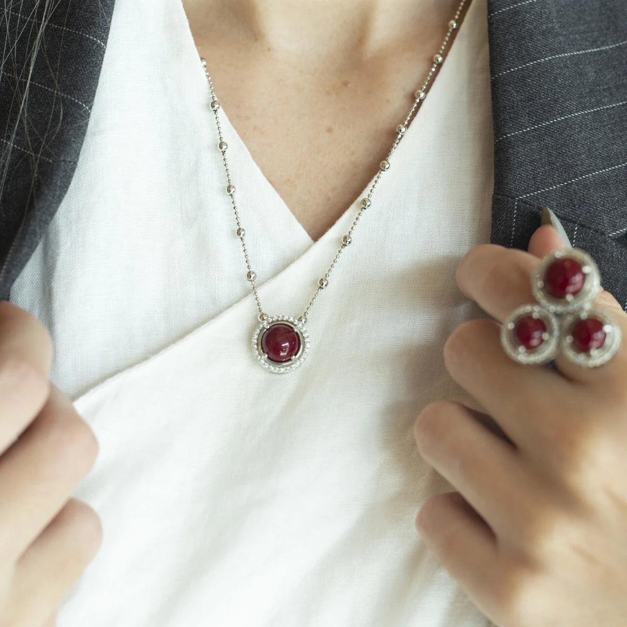 CHERRY PEARL NECKLACE WITH ZIRCONIA AND WHITE RHODIUM PLATING