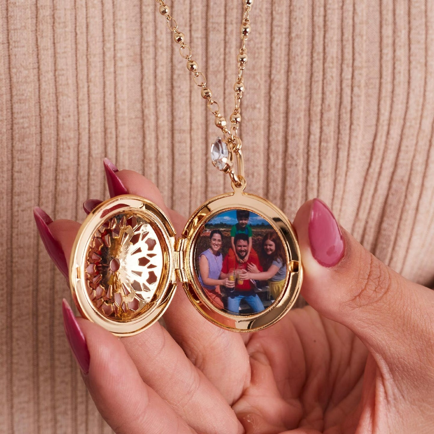 Vintage Round Locket Necklace Gold Plated